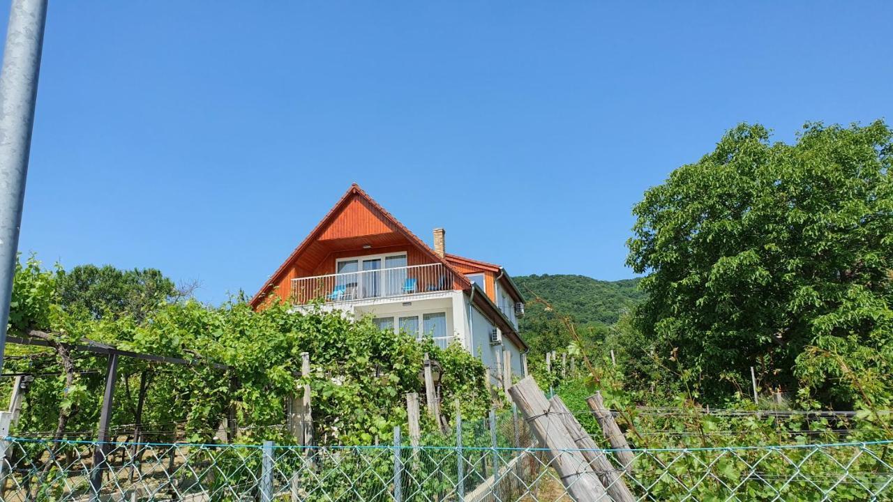 Mandula Badacsonytomaj